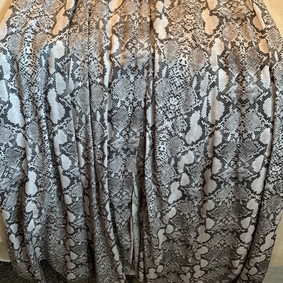 Grey python print maxi dress from Zara. Very good condition. Lovely. - Picture 2 of 4